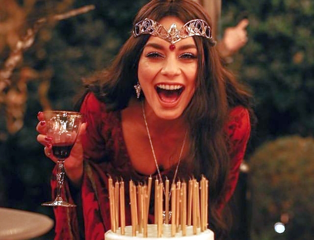 Photo of Vanessa Hudgens, 30. yaş gününü, büyülü bir partiyle kutladı.